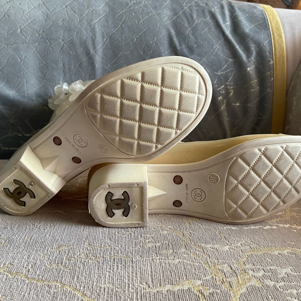 CHANEL Cream Winter & Rain Boots - Picture 5 of 10
